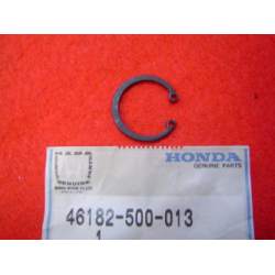 ตัวรัดก้นลูกสูบแม่ปั้มเบรก